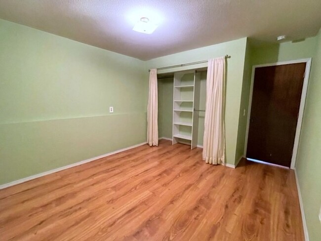 Foto del edificio - East Anchorage Four Bedroom Home with Bonu...