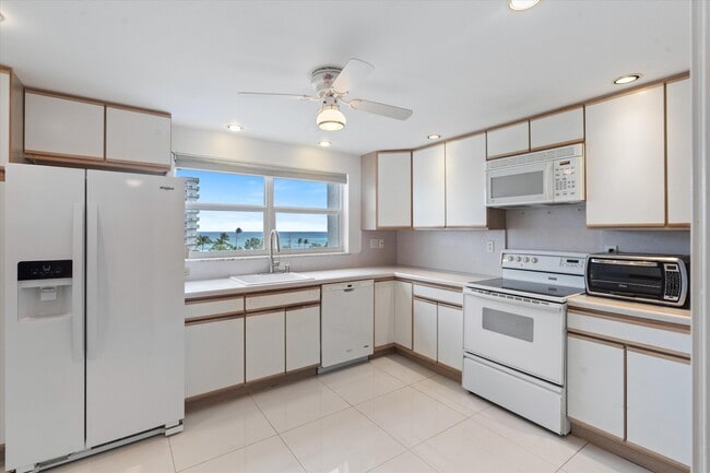 Building Photo - 3300 S Ocean Blvd
