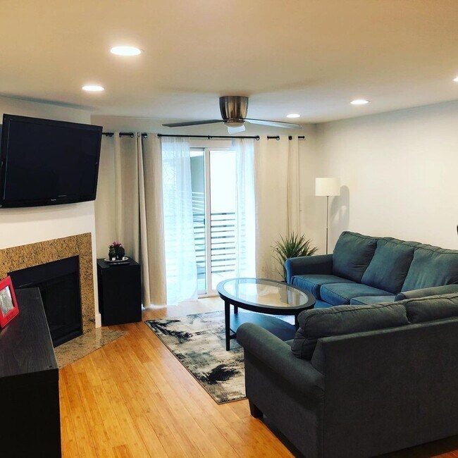 Foto del edificio - Updated Condo across from Magnuson Park!