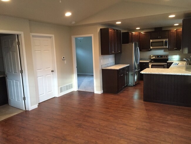 Building Photo - 728 Edgewood Pl