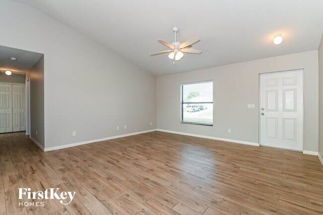Building Photo - 1617 SW 15th Pl