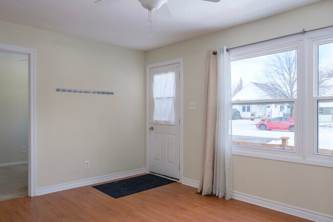 Photo du bâtiment - CUTE 2BD BUNGALOW IN ESTABLISHED EAST LONDON NEIGHBOURHOOD.