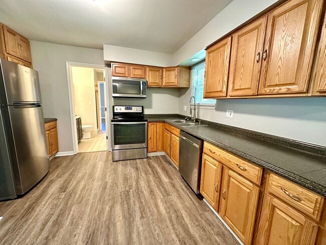Building Photo - 6530 Pine Cone Dr