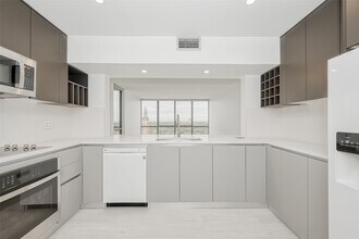Building Photo - 5001 Woodway Dr