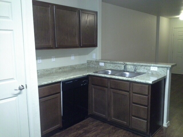 Building Photo - Heathers Cove - 7055 Heathers Pond, San An...