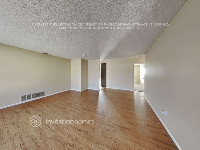 Foto del edificio - 271 Glenmont Ct