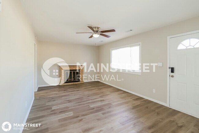 Foto del edificio - 2403 N Pursell Rd, Kansas City, MO 64118