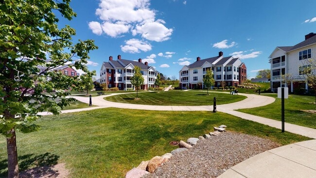 Foto del edificio - 1014 W Summerfield Gln Cir