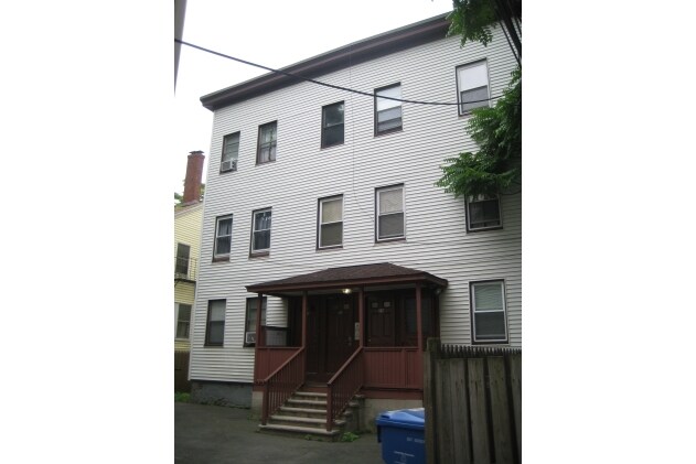 Building Photo - 11-21 Pine St