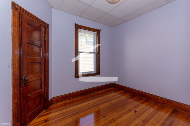 Building Photo - 3 br, 1 bath  - 27 Litchfield St # 28-3
