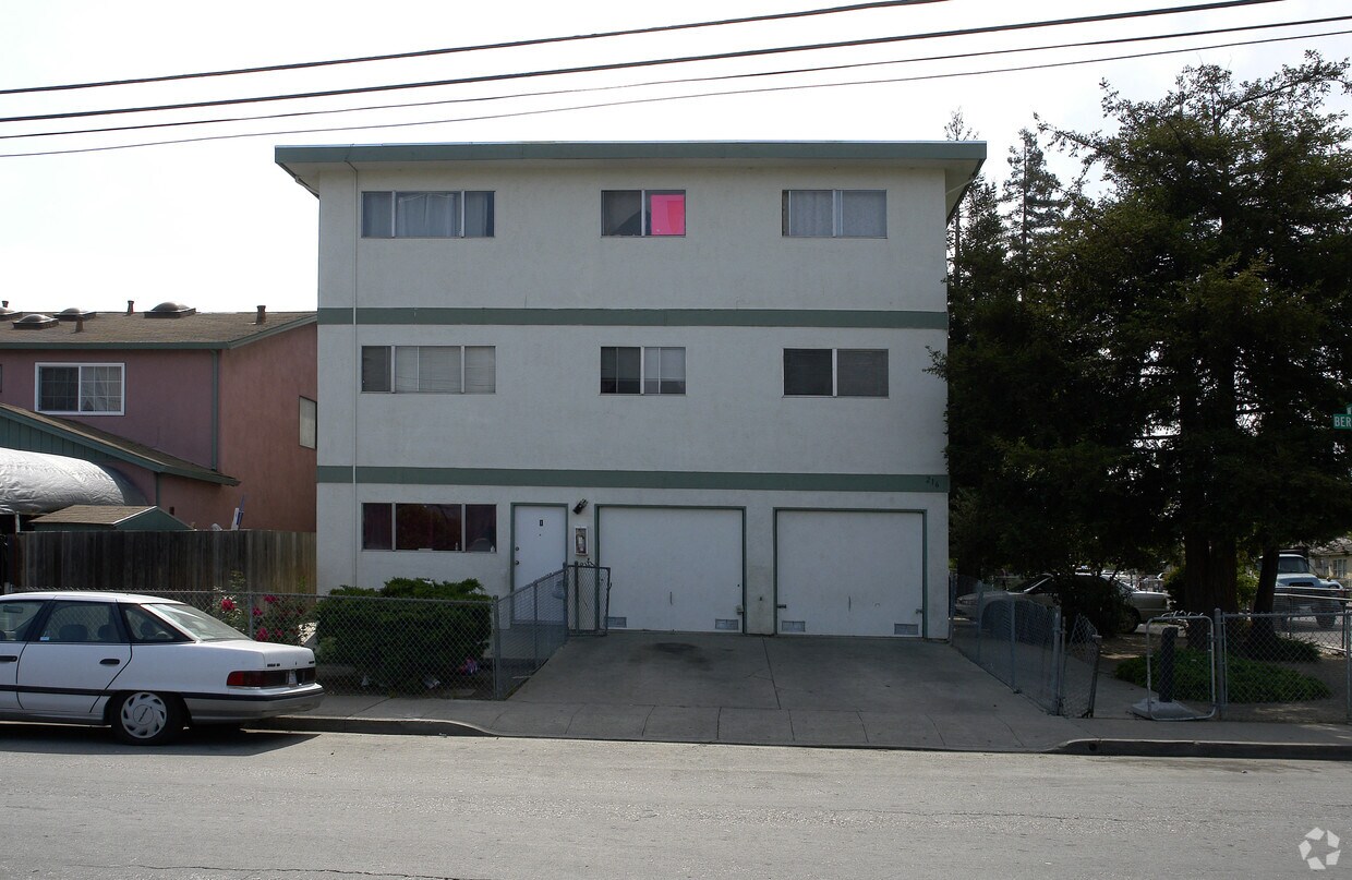 Foto del edificio - 216 Berkshire Ave