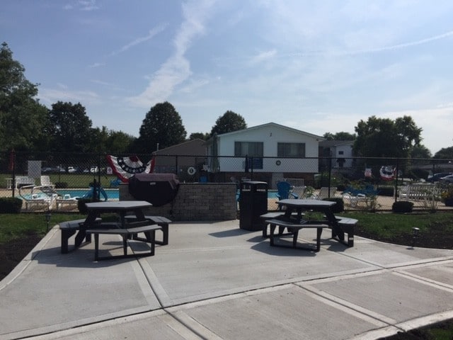 grilling area - Willow Run of Crest Hill