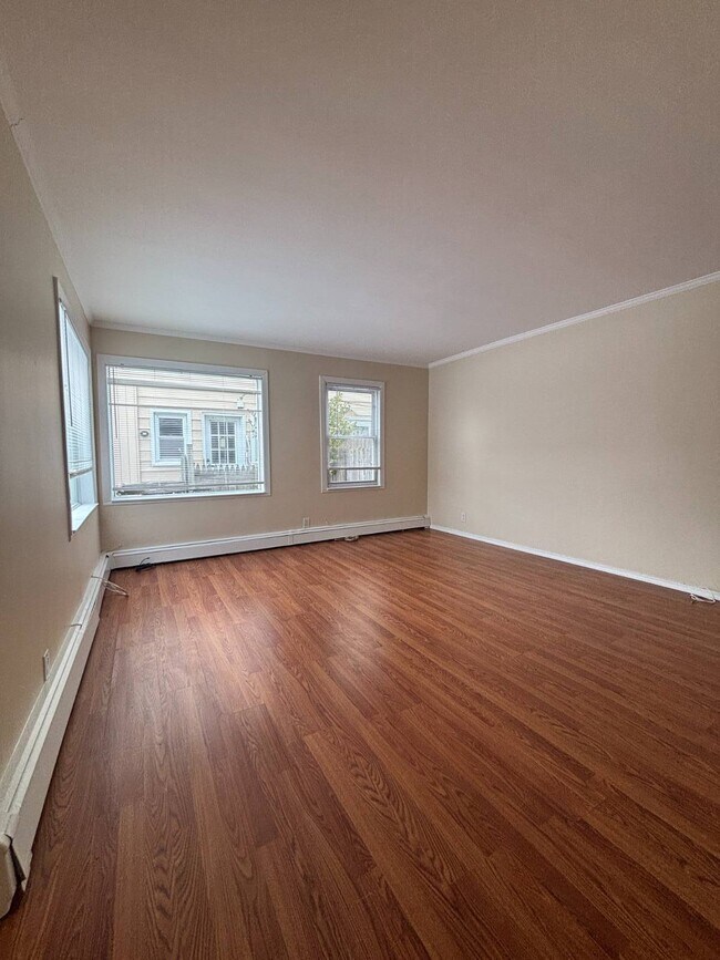 Foto del edificio - 627 W Park Ave