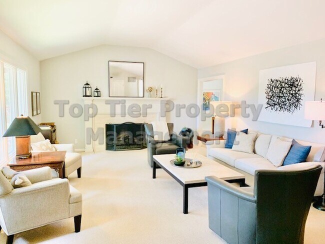 Foto del edificio - Stunning 4 Bed/3 Bath (plus Office), 3,230 Sqft single-family house at end of cul-de-sac and on l...