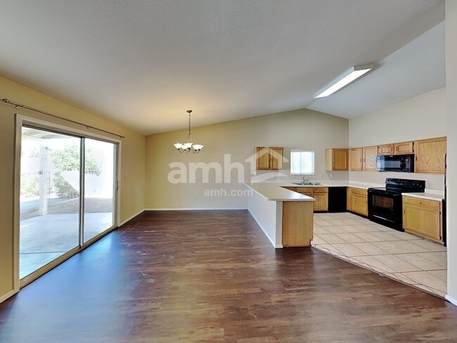 Building Photo - 9915 E Paseo Juan Tabo