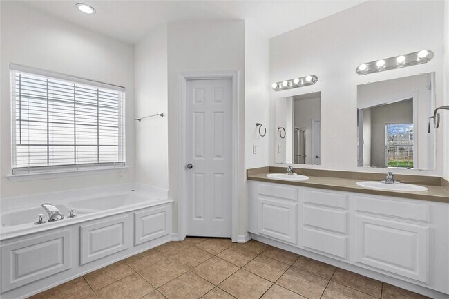 Foto del edificio - 421 Kate Dr