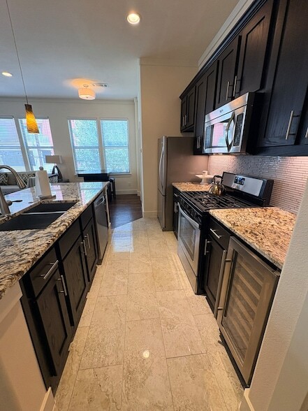 Foto del edificio - 4223 Wycliff Ave