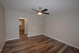 Building Photo - 122 Pineview Dr