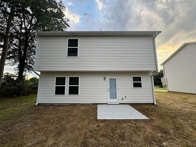 Foto del edificio - Modern Four Bedroom Home