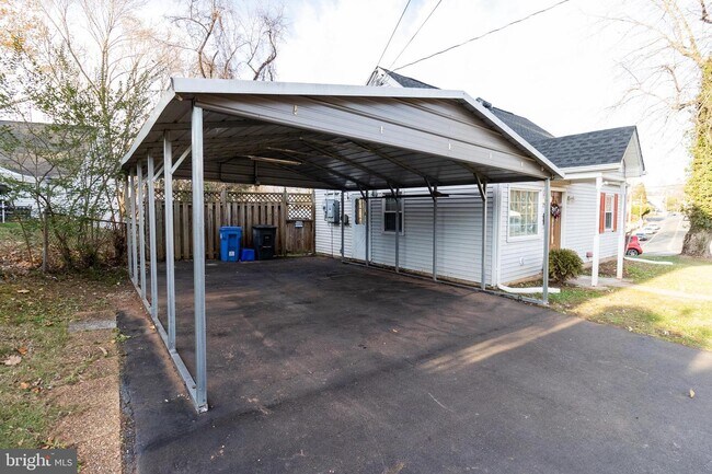 Building Photo - 296 Manassas Dr