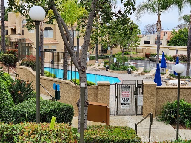 Building Photo - 13133 Le Parc Blvd