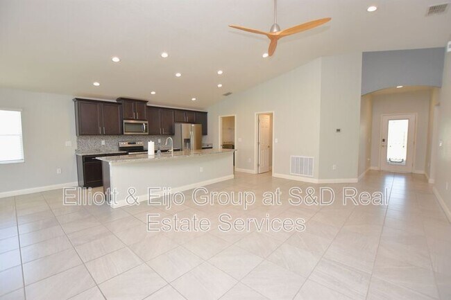 Building Photo - 154 Eloise Oaks Dr