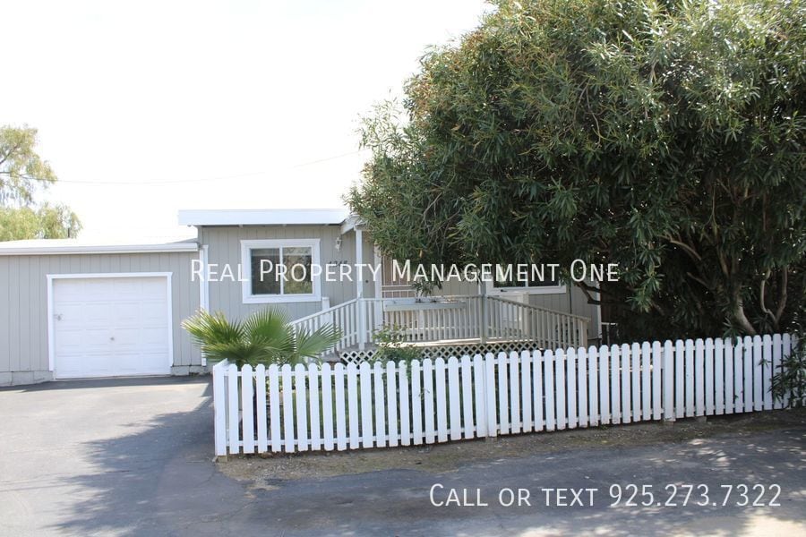 Foto principal - Well Maintained 3 Bed, 2 Bath Home in Sher...