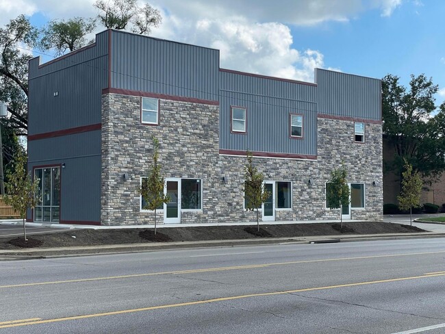 Building Photo - 836 S Hamilton Rd