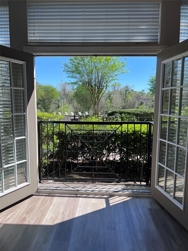 Building Photo - 5353 Memorial Dr