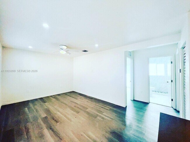 Foto del edificio - 7128 SW 22nd St