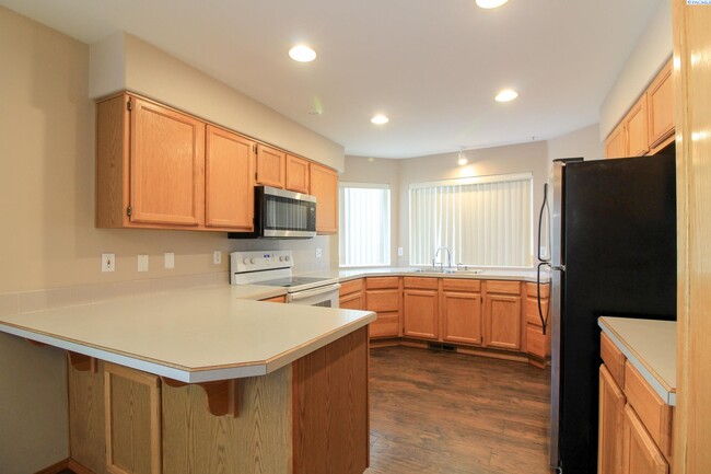 Building Photo - 3 Bed/2.5 Bath Home in Horn Rapids (Richland)