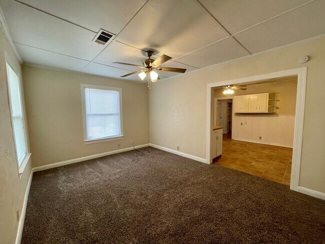 Building Photo - 3336 Lay Ave, Groves, TX 77619