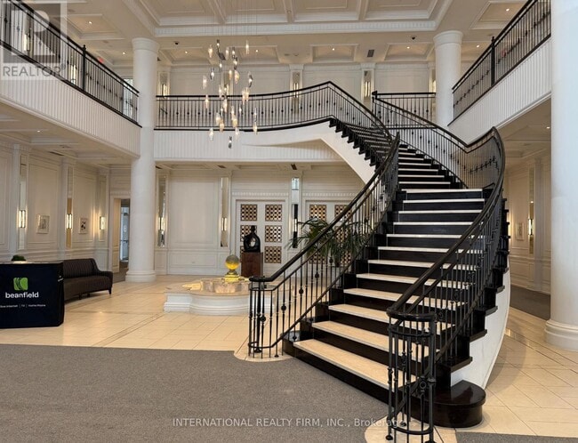 Building Photo - 15 Greenview Ave