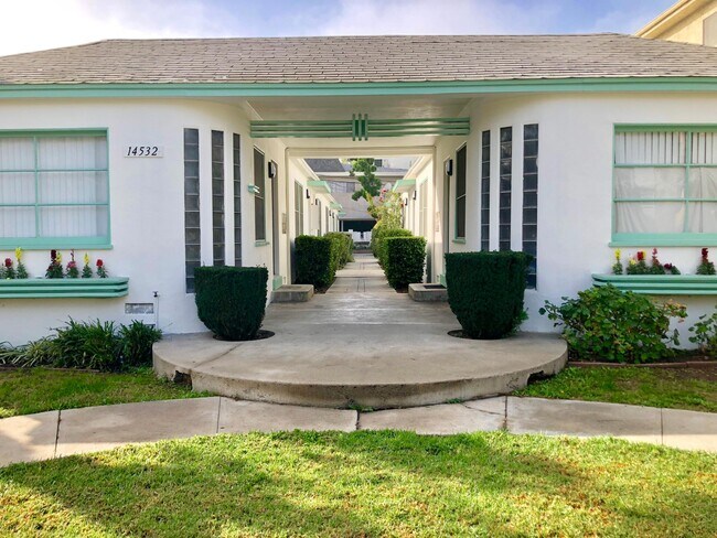 Foto del edificio - 14532 Dickens St