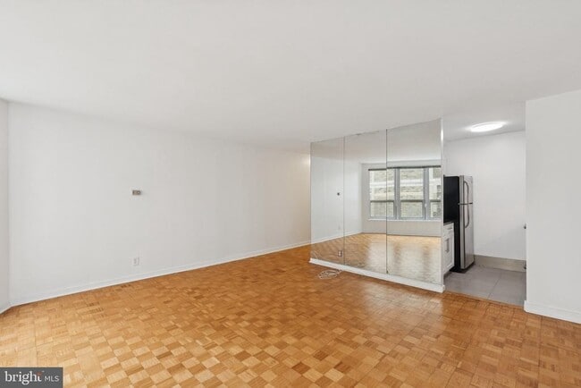 Building Photo - 224 W Rittenhouse Square