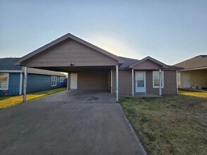 Building Photo - 811 Ute Ave
