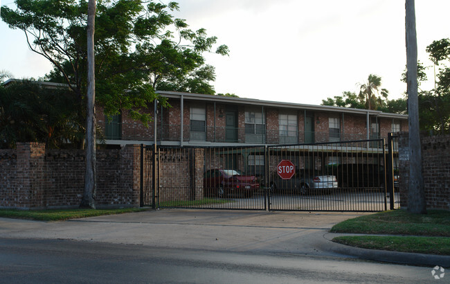 Building Photo - The Fountains Apartments