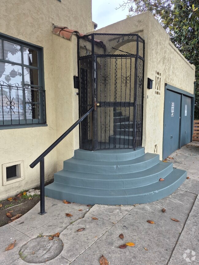 Building Photo - 3453 West Blvd