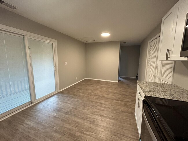 Foto del edificio - 185 Springtree Rd