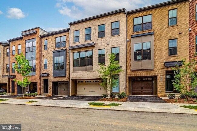 Building Photo - 6227 Almerico Pl