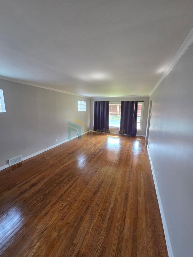 Building Photo - Beautifully Renovated 4-Bedroom Home with ...