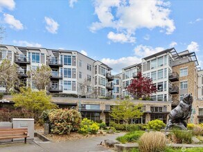 Building Photo - 211 Kirkland Ave