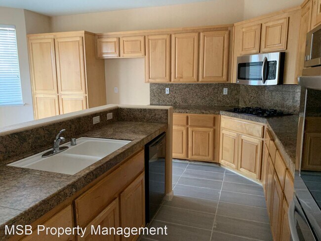 Building Photo - 5 br, 3 bath House - 327 Titan Way
