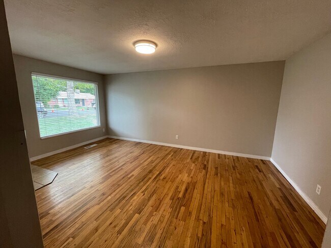 Foto del edificio - 1355 E 4170 S