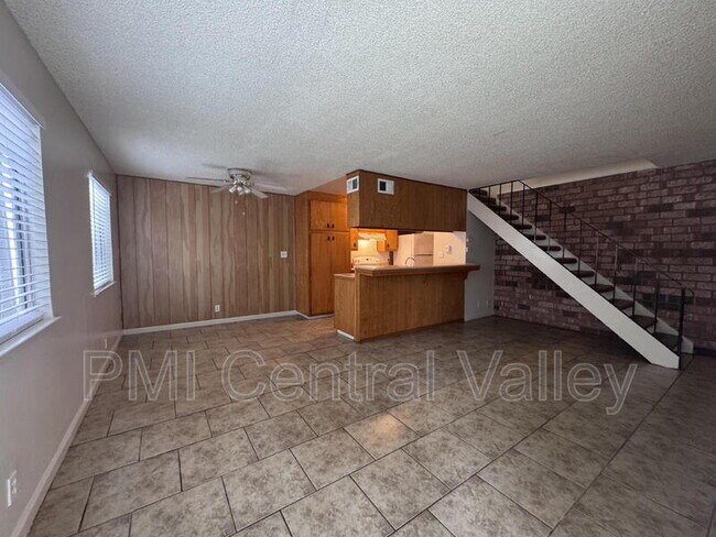 Foto del edificio - 1331 Pinetree Dr