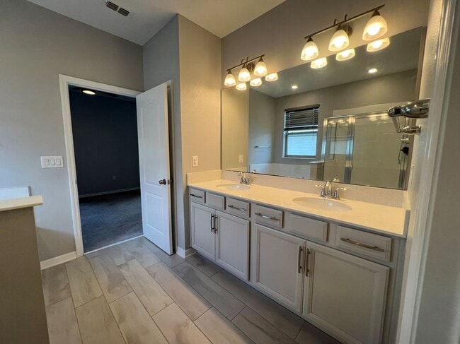 Building Photo - 321 Evertree Loop