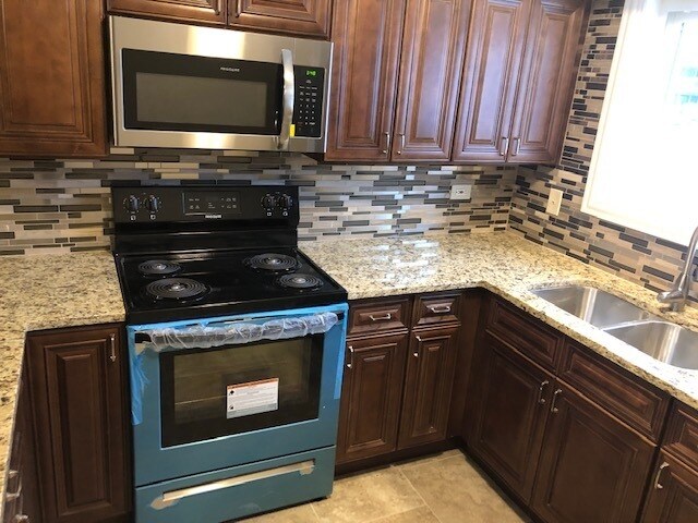 Foto del edificio - 447 E 192nd St