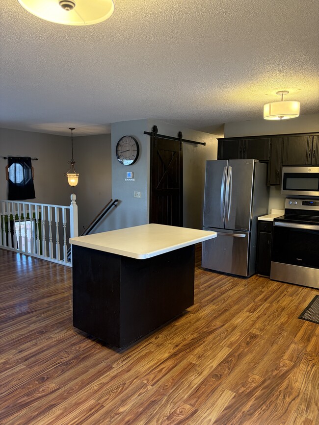 Foto del edificio - 1018 N Benton Dr