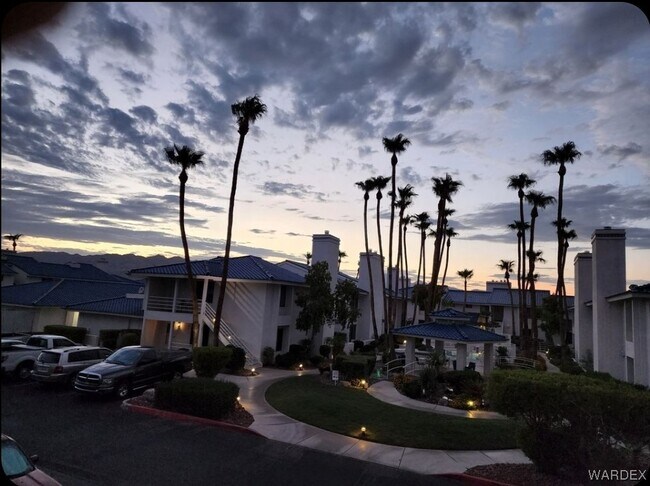 Foto del edificio - 1800 Club House Dr