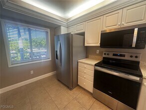 Building Photo - 14831 Park Lake Dr